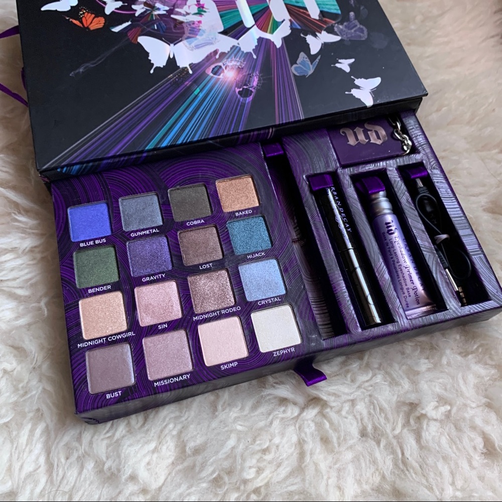 Urban Decay Book of Shadow IV (Vol. 4) Palette